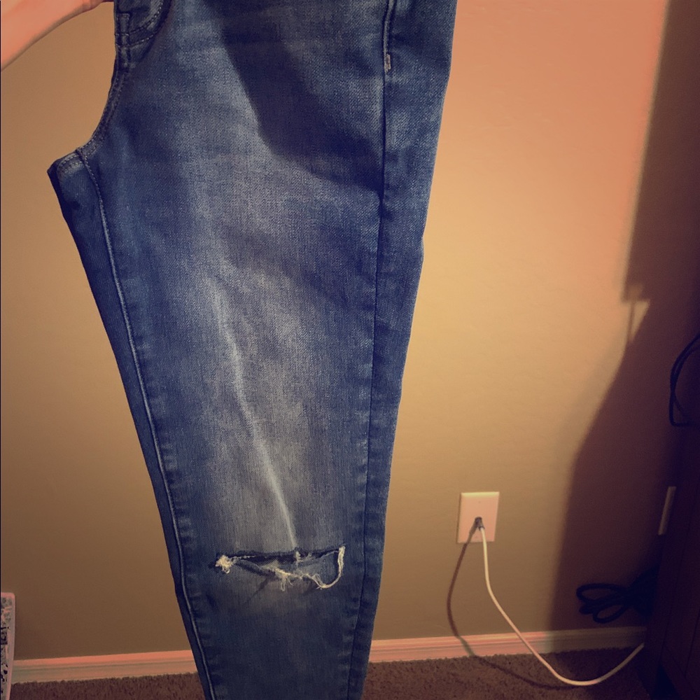 Size 4 short American Eagle distressed jeans
